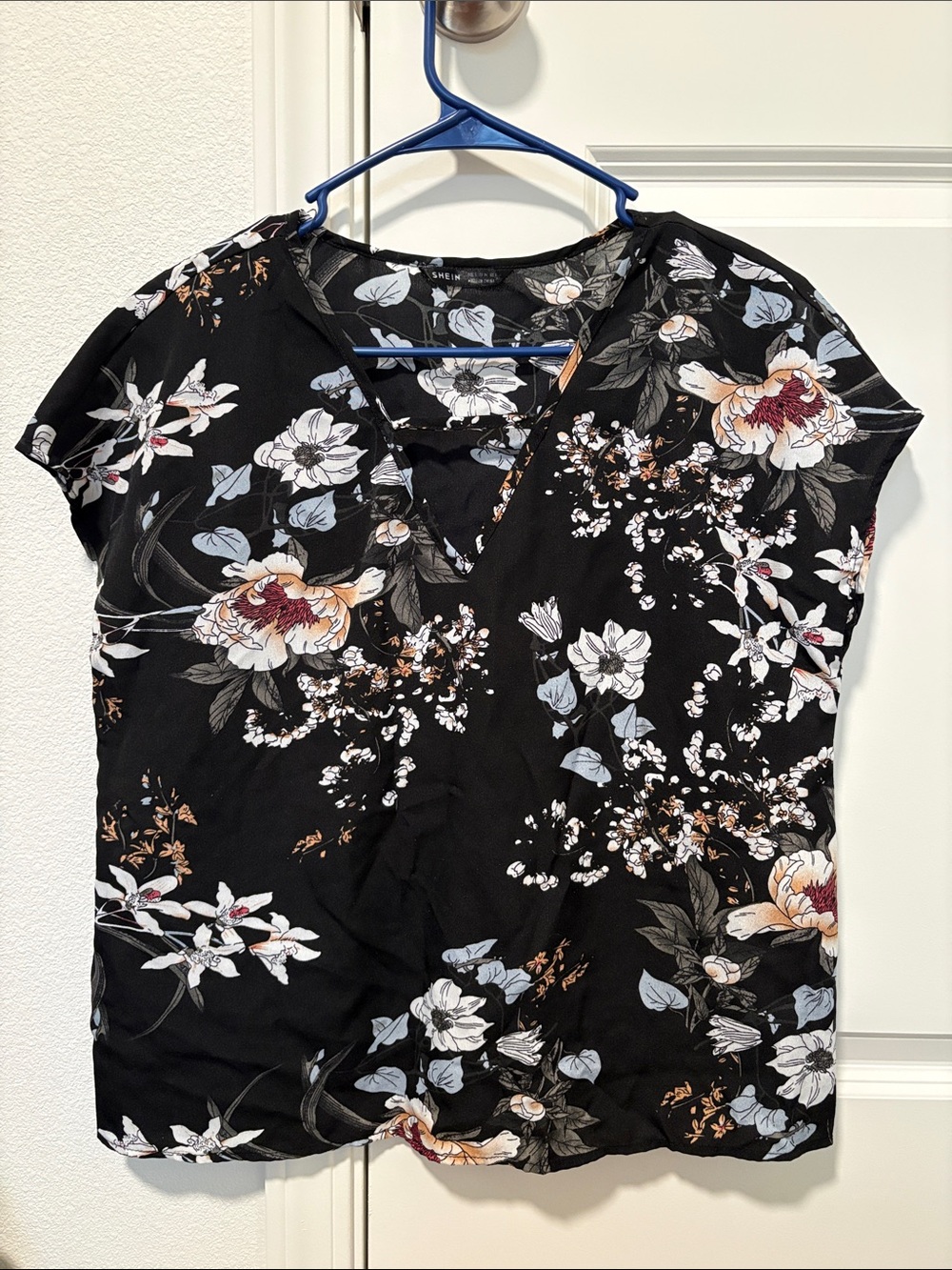 Black Floral V-Neck Short Sleeve Blouse